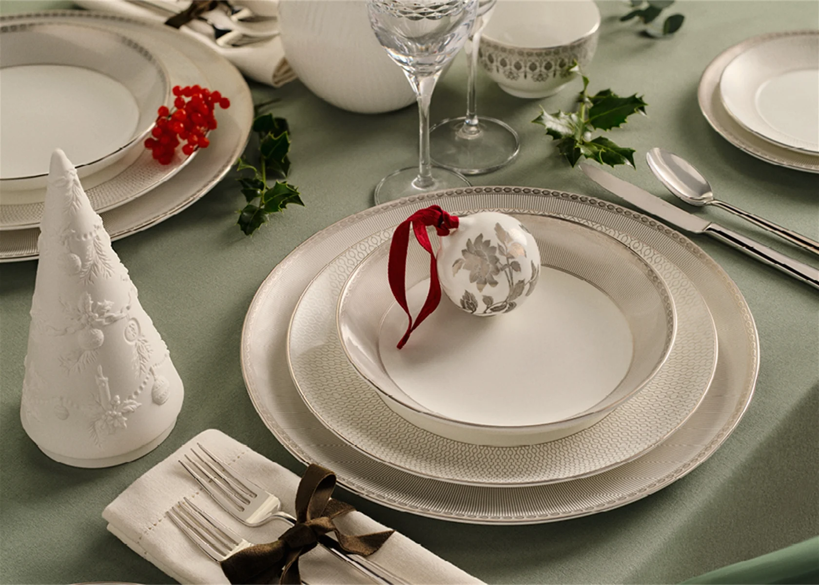 ホリデイオーナメント|WEDGWOOD公式オンラインストア