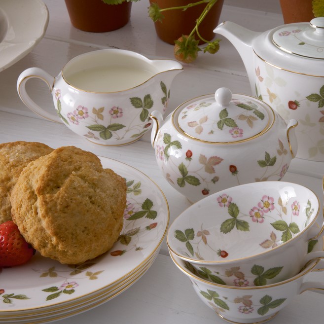 ワイルド ストロベリー シュガーボックス L|WEDGWOOD公式オンライン