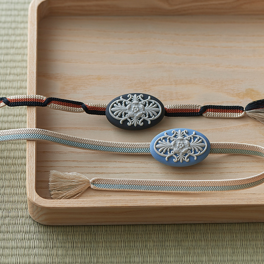 帯留め アラベスク ペールブルー