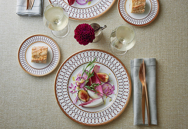 人気のルネッサンス ゴールドに、新色レッドが登場