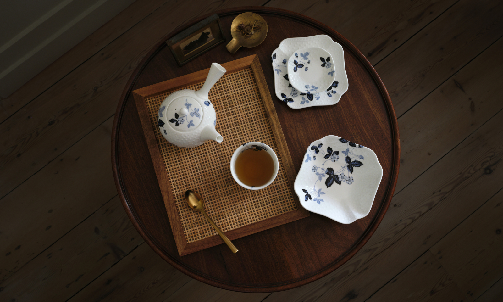 ストロベリー インクブルー|WEDGWOOD公式オンラインストア